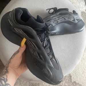 ADIDAS YEEZY 700 V3